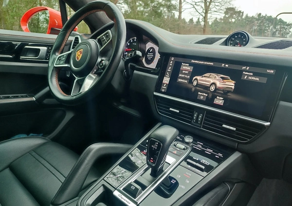 Porsche Cayenne cena 300000 przebieg: 65000, rok produkcji 2020 z Krzepice małe 211